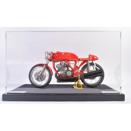 460 - Glen English Models - a limited edition 1/4 quarter-scale precision diecast model of a 1971 MV Agust... 