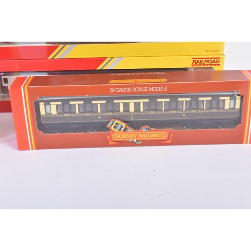 58 - A collection of x10 assorted Hornby OO gauge model railway trainset locomotive rolling stock coaches... 