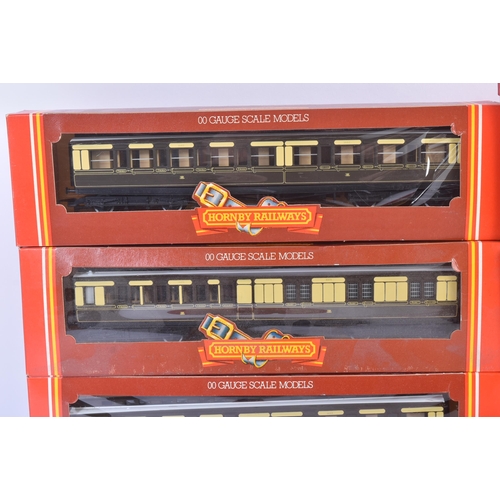 58 - A collection of x10 assorted Hornby OO gauge model railway trainset locomotive rolling stock coaches... 