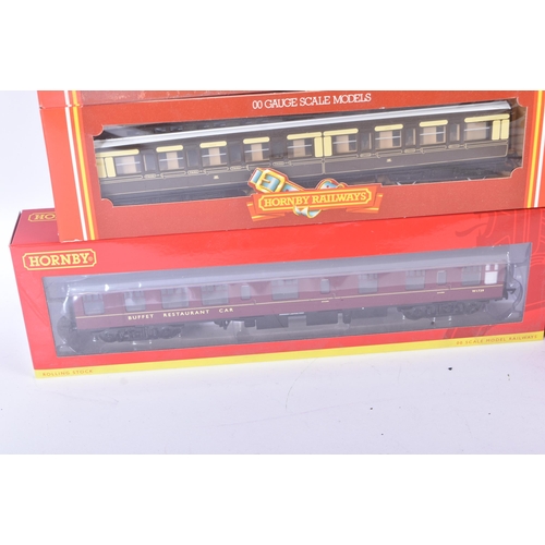 58 - A collection of x10 assorted Hornby OO gauge model railway trainset locomotive rolling stock coaches... 