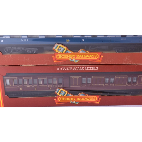 72 - A collection of assorted Hornby OO gauge model railway trainset locomotive rolling stock coaches / c... 