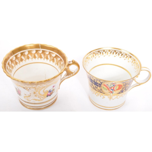 12 - A collection of 18th & 19th century Chamberlain Worcester ceramic china tea cups and saucers. Most w... 