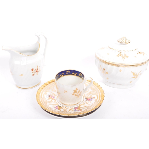 12 - A collection of 18th & 19th century Chamberlain Worcester ceramic china tea cups and saucers. Most w... 