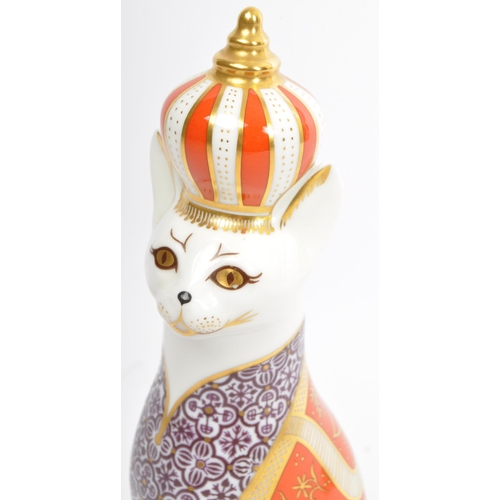 139 - A Royal Crown Derby Imari pattern Abyssinian Royal Cats figurine, no stopper, marked to base.