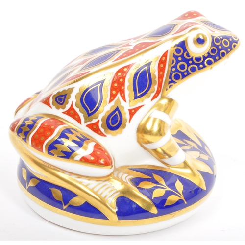 142 - A Royal Crown Derby Imari pattern toad paperweight with gold stopper.