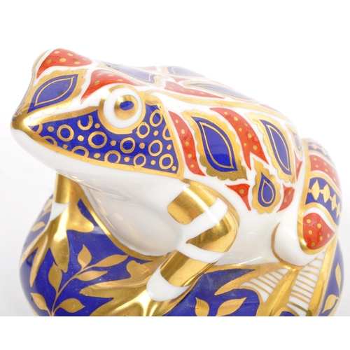 142 - A Royal Crown Derby Imari pattern toad paperweight with gold stopper.