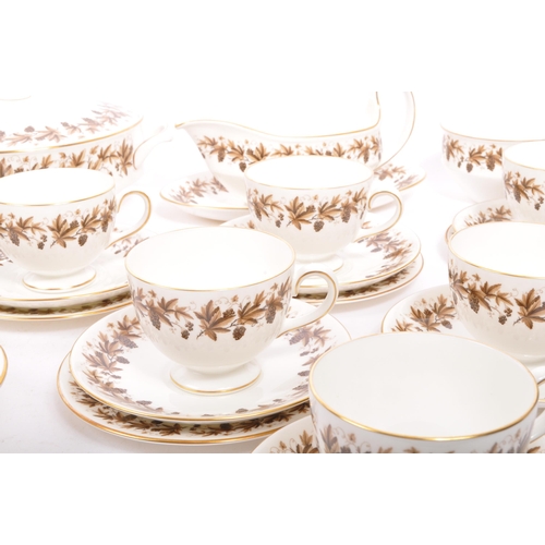 147 - A vintage, retro Wedgwood Autumn Vine porcelain dinner and tea service comprising cups, saucers, pla... 