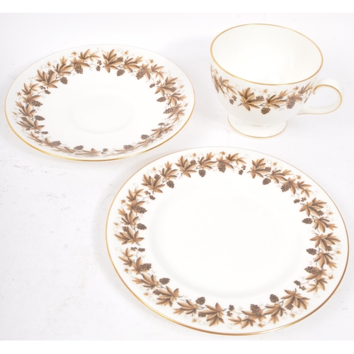 147 - A vintage, retro Wedgwood Autumn Vine porcelain dinner and tea service comprising cups, saucers, pla... 