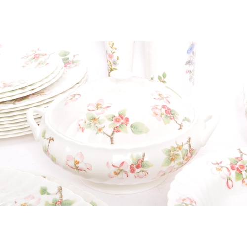 19 - Wedgwood - Apple Blossom - A vintage 20th century Wedgwood bone china dinner service comprising of t... 