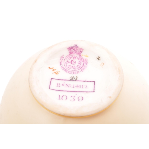 21 - Royal Worcester - A 19th century late Victorian era Royal Worcester Ivory Blush bone china lidded po... 