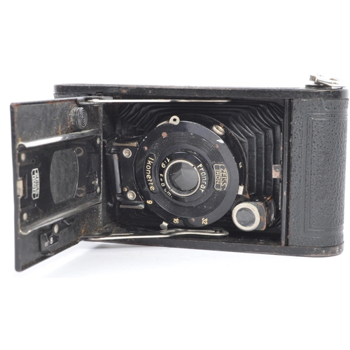 213 - A vintage 20th century circa 1930sÂ Zeiss Ikon Ikonette cantilever camera, together with a Jcarette ... 