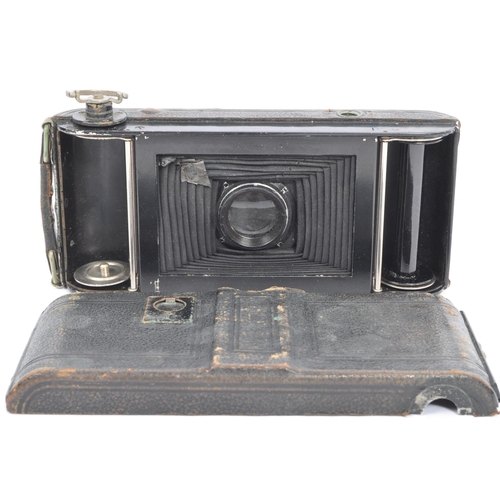 213 - A vintage 20th century circa 1930sÂ Zeiss Ikon Ikonette cantilever camera, together with a Jcarette ... 