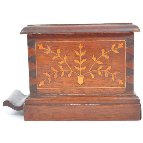 249 - A mid-century / vintage copper Inlaid marquetry, oak cigarette box with dovetail joints. Measures 17... 