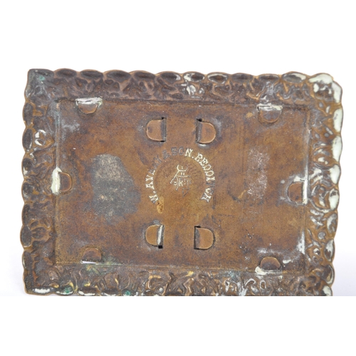 373 - W. Avery & Sons Redditch - A 19th century Victorian era circa. 1870's brass Avery needle case etui. ... 