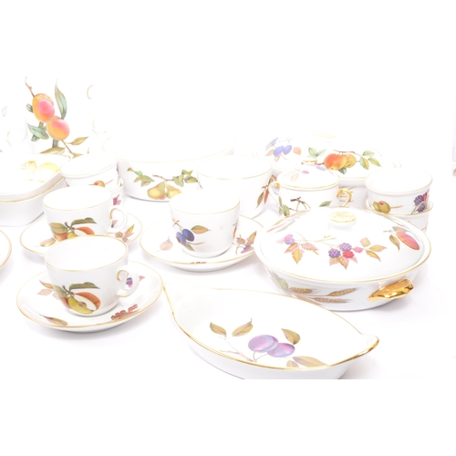 43 - An extensive collection of Royal Worcester Evesham pattern dinner service tea set, decorated with va... 