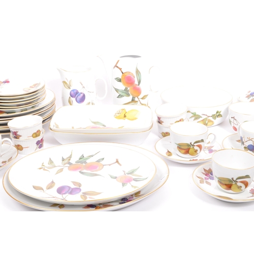 43 - An extensive collection of Royal Worcester Evesham pattern dinner service tea set, decorated with va... 