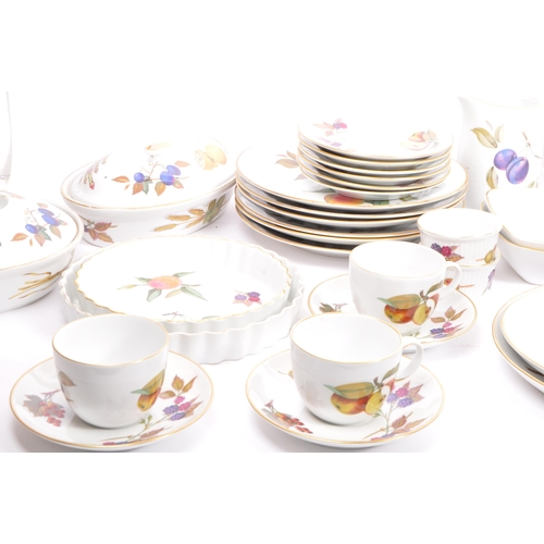 43 - An extensive collection of Royal Worcester Evesham pattern dinner service tea set, decorated with va... 