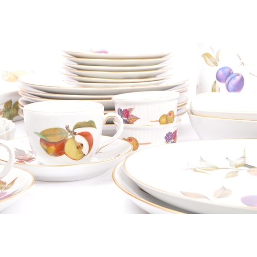 43 - An extensive collection of Royal Worcester Evesham pattern dinner service tea set, decorated with va... 