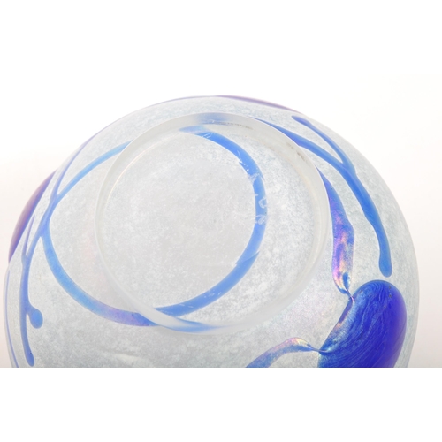 65a - Kosta Boda - Bertil Vallien - A 20th century Swedish Kosta Boda art glass bowl in the Galaxy Blue pa... 