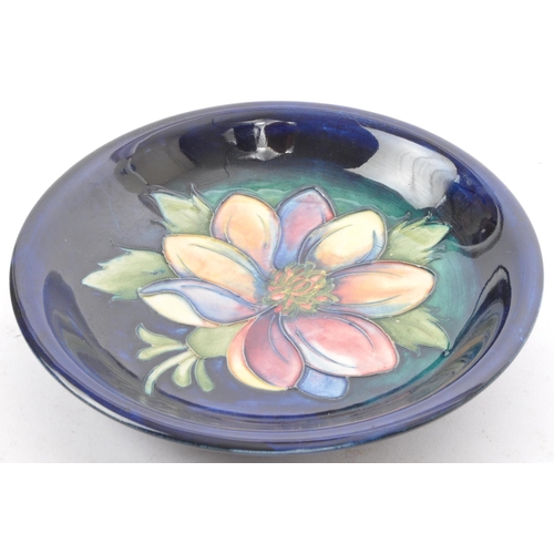 8 - Moorcroft Pottery - Vintage 20th century ceramic plate in the Clematis pattern. 19cm diameter. With ... 