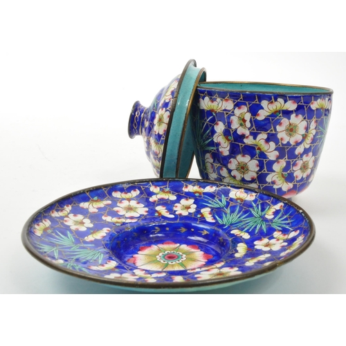 235a - A collection of early 20th century and later Chinese cloisonne enamelled wares to include lidded pot... 