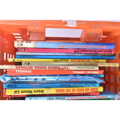 527 - Annuals - a large collection of original vintage c1970s / 1980s TV & Film related tie-in annuals. In... 