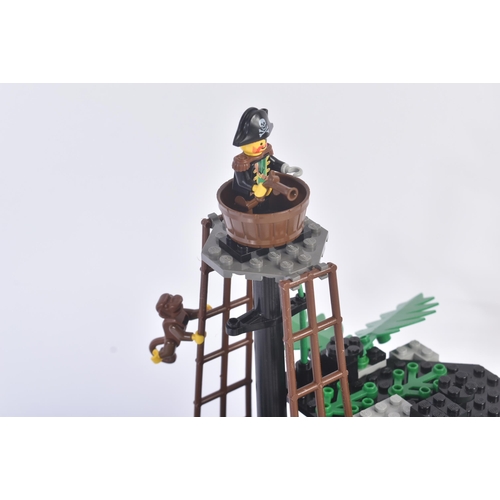 538 - Lego Set - Legoland - a vintage 1980s (1989) Lego Land set No. 6270 Forbidden Island / Pirate Island... 