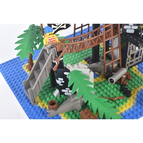 538 - Lego Set - Legoland - a vintage 1980s (1989) Lego Land set No. 6270 Forbidden Island / Pirate Island... 