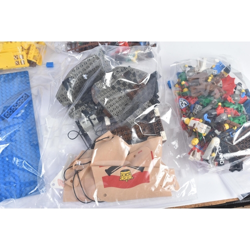 540 - A collection of assorted vintage 1980s Lego sets believed to comprise of; 6270 Forbidden Island, 627... 