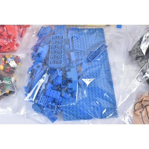 540 - A collection of assorted vintage 1980s Lego sets believed to comprise of; 6270 Forbidden Island, 627... 