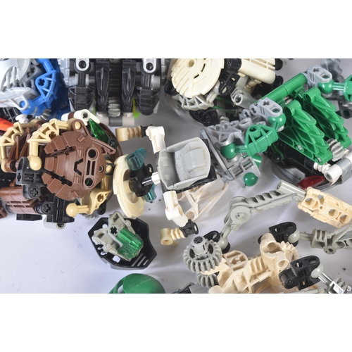 541 - A collection of assorted Lego Bionicle sets to include; Rahkshi Guurahk, Bohrok, Bohrok-Kal and more... 