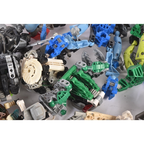 541 - A collection of assorted Lego Bionicle sets to include; Rahkshi Guurahk, Bohrok, Bohrok-Kal and more... 