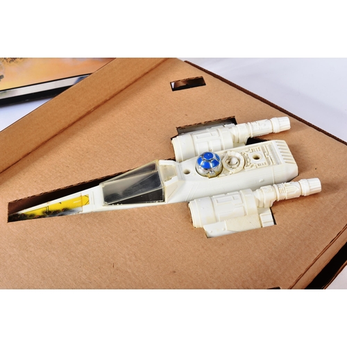724 - Star Wars - an original vintage Kenner / Palitoy made Star Wars action figure playset 'X-Wing Fighte... 