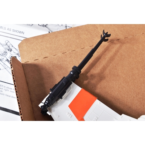 724 - Star Wars - an original vintage Kenner / Palitoy made Star Wars action figure playset 'X-Wing Fighte... 