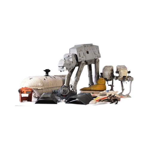 759 - Star Wars - a large collection of assorted vintage Kenner / Palitoy made action figure playsets. Inc... 