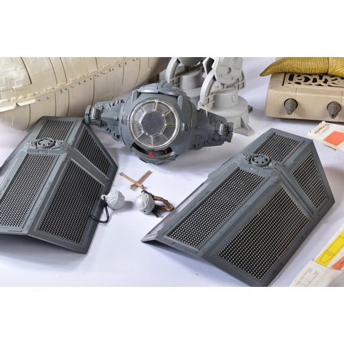 759 - Star Wars - a large collection of assorted vintage Kenner / Palitoy made action figure playsets. Inc... 