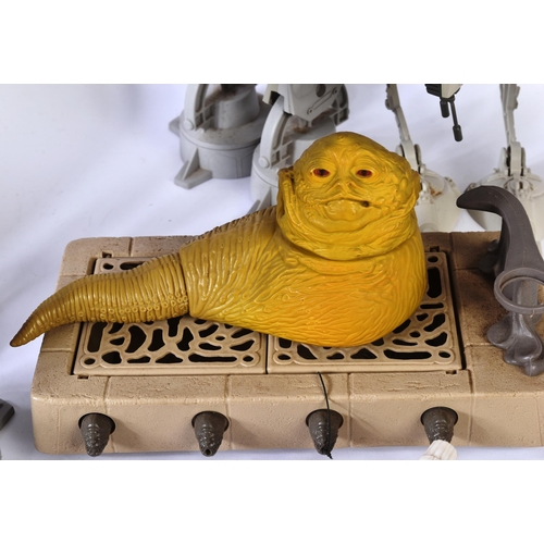 759 - Star Wars - a large collection of assorted vintage Kenner / Palitoy made action figure playsets. Inc... 