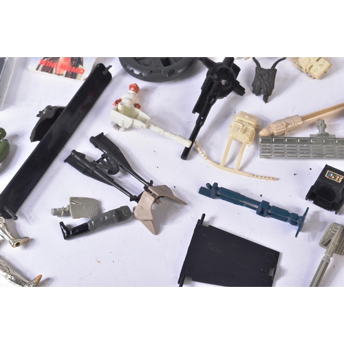 785 - Star Wars - a collection of original vintage Kenner / Palitoy made action figure and playset accesso... 