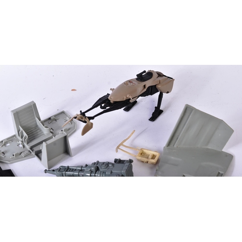 785 - Star Wars - a collection of original vintage Kenner / Palitoy made action figure and playset accesso... 