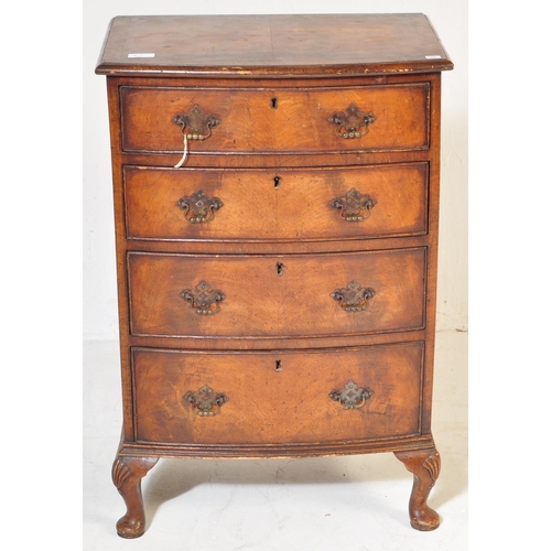56 - An 18th Century George III mahogany and walnut crossbanded bachelors chest of drawers. The bank of f... 