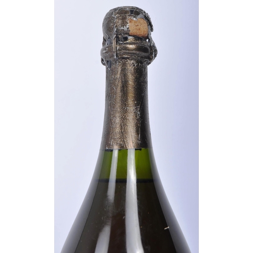 696 - Moet et Chandon - Champagne Cuvee Dom Perignon vintage 1970 - 1 750ml bottle (slight damage to the f... 