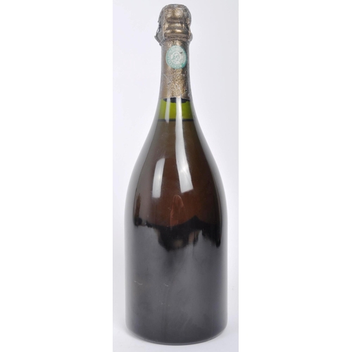 696 - Moet et Chandon - Champagne Cuvee Dom Perignon vintage 1970 - 1 750ml bottle (slight damage to the f... 