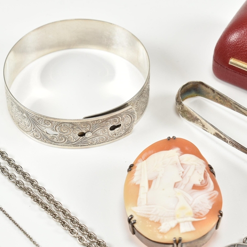 An assorted collection of silver & white metal jewellery. The lot to