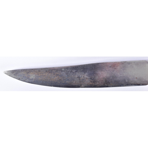 105 - A WWII Second World War period ' Private Purchase ' type soldier's / officer's fighting dagger. Poli... 