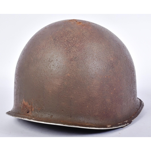 128 - A WWII Second World War US United States M1 fixed bale steel combat helmet attributed to the Tank De... 