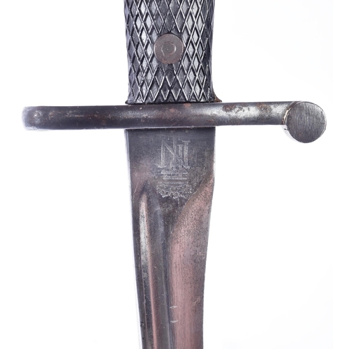 153 - A WWII Second World War Spanish M1941 Bolo rifle bayonet having a black chequered grip, hooked pomme... 