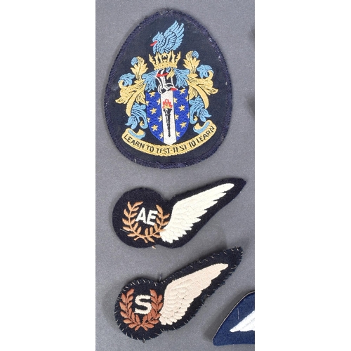 161 - A collection of assorted RAF Royal Air Force uniform badges and patches. Largely post WWII Second Wo... 