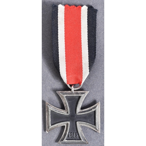 173 - A WWII Second World War Third Reich Nazi German Iron Cross medal. A Second Class example of two part... 