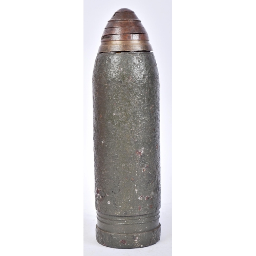 184 - A WWI First World War British 18 Pounder artillery shell projectile with No. 86 fuse dated 1916. Rel... 