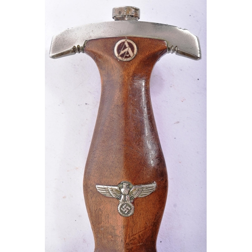 300 - A WWII Second World War Third Reich Nazi German SA Officers dress dagger. The dagger having a shaped... 